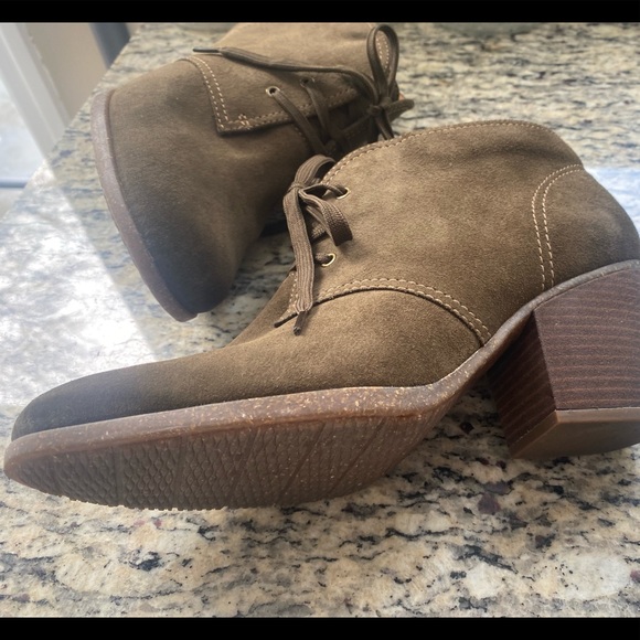 Clark’s leather upper, lace up dark olive suede. Women’s booties, ankle chunky - Picture 8 of 13